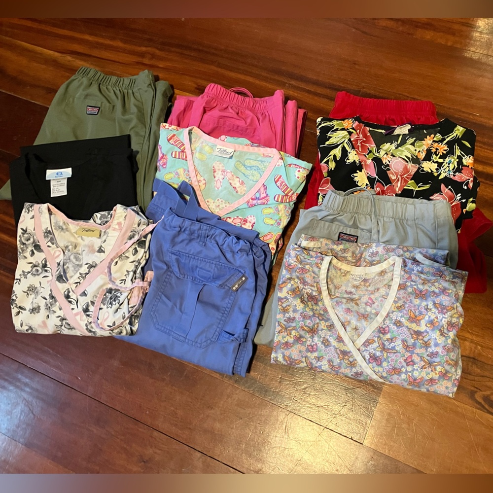 Assorted Size M Scrub Lot